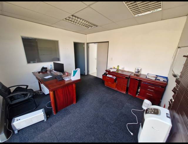 939M² WAREHOUSE TO LET IN JET PARK